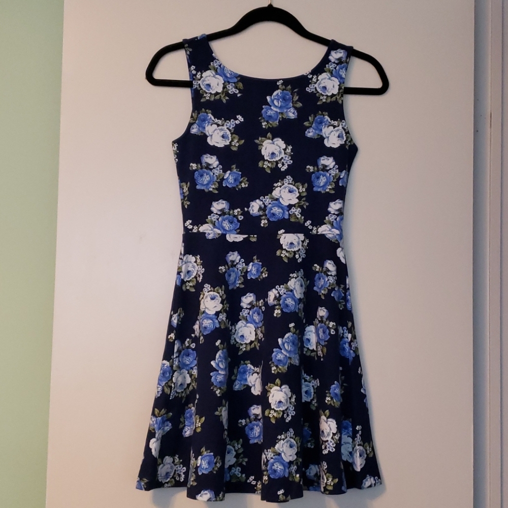 Forever 21 - Deep V Bow Back Skater Dress